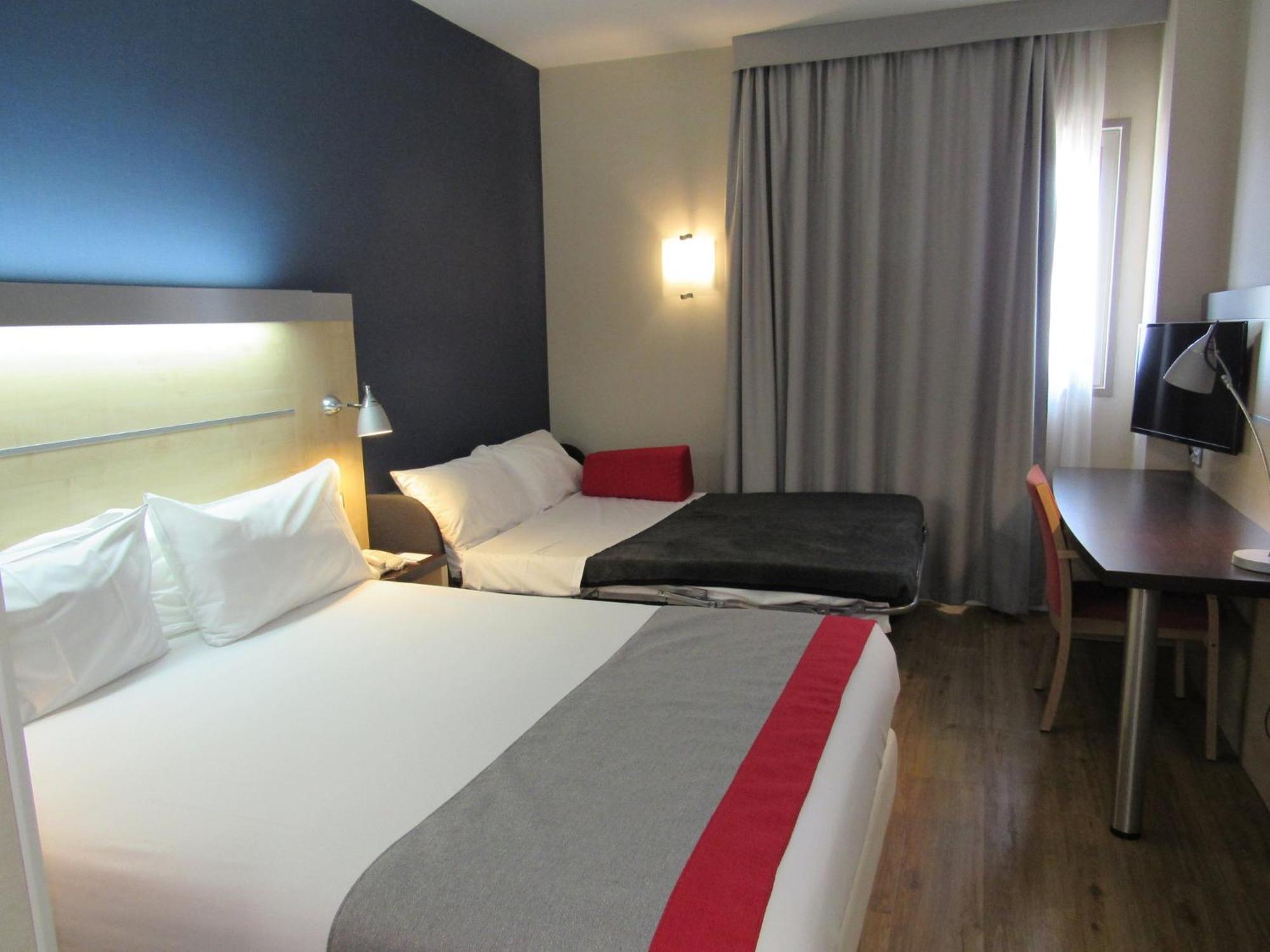 Holiday Inn Express Sant Cugat, An Ihg Hotel Sant Cugat del Vallès Exterior foto